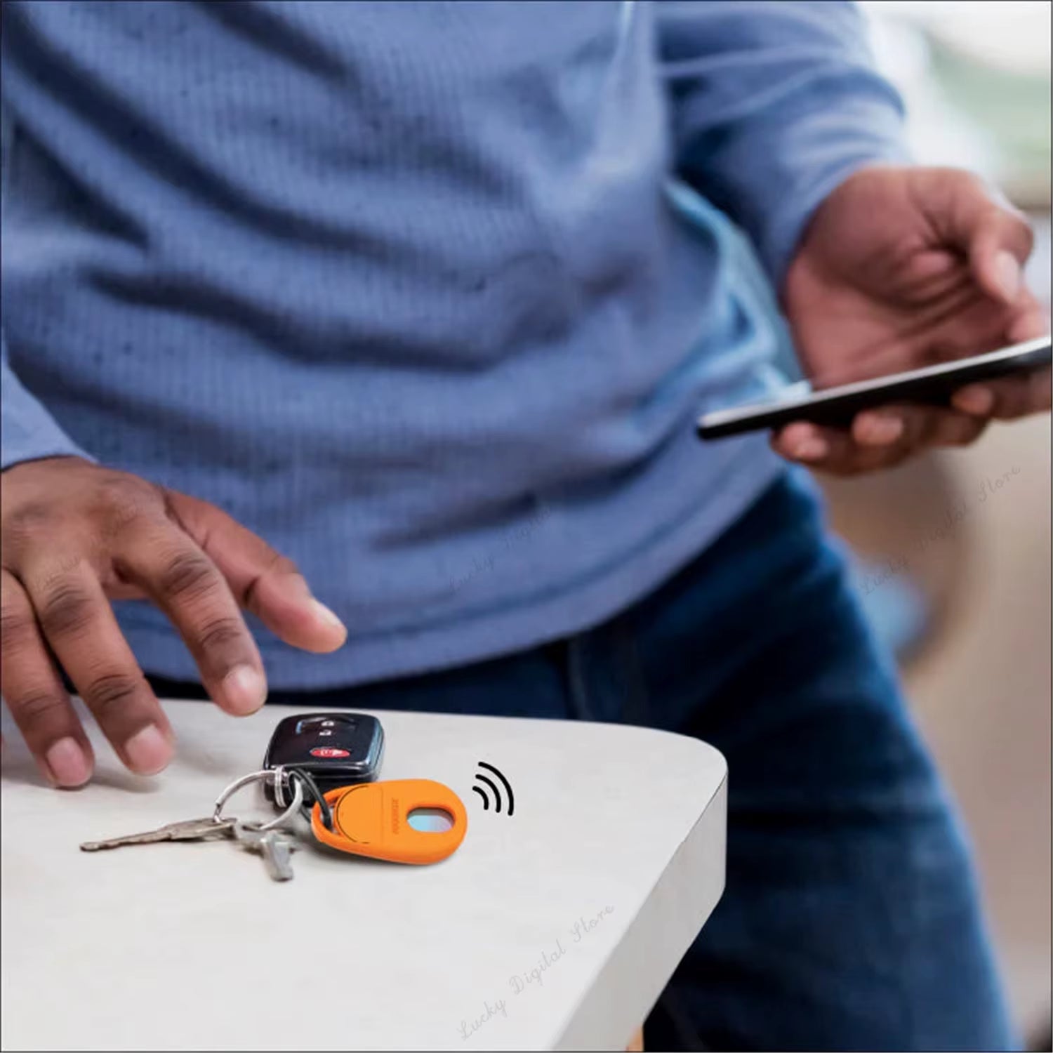 MOMAX Pinguard: Smart Tracker &amp; Hidden Camera Detector with Apple Find My Integration