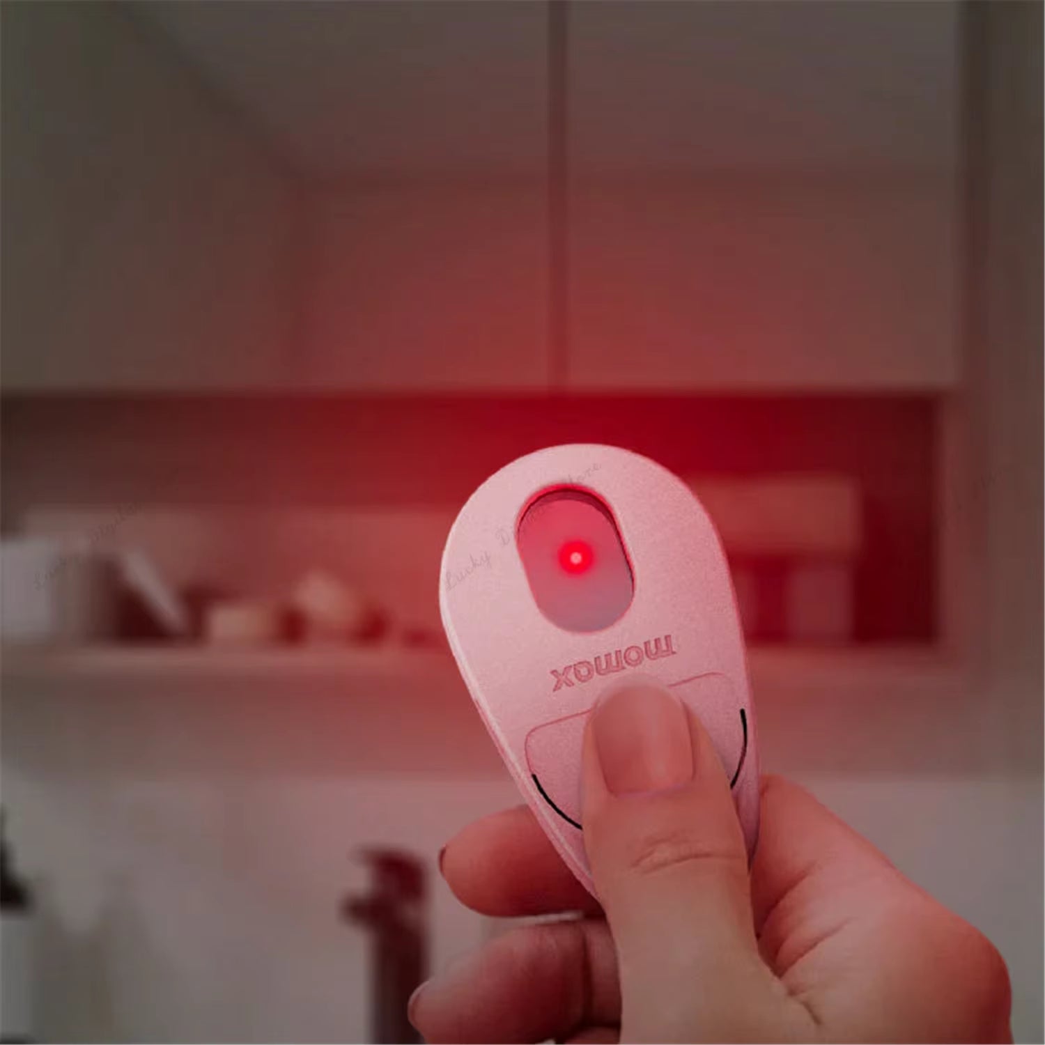 MOMAX Pinguard: Smart Tracker &amp; Hidden Camera Detector with Apple Find My Integration